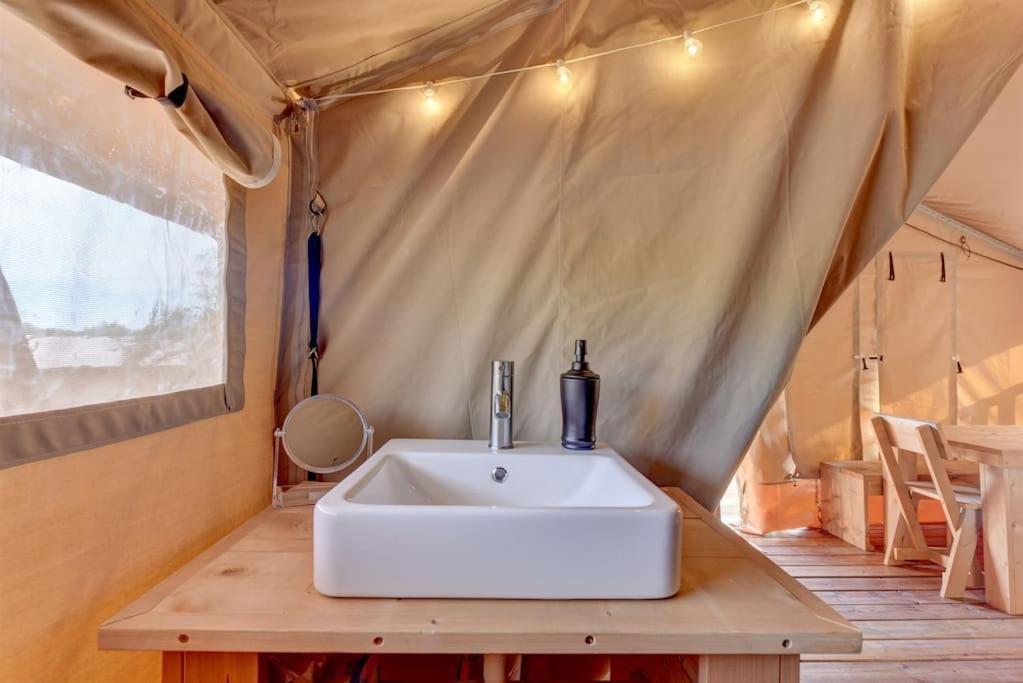 Hotel 12 Fires Luxury Glamping With Heating #3 à Johnson City Extérieur photo